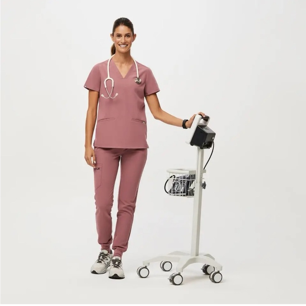 FIGS Womens Casma Three-Pocket Scrub Top & Zamora High Waisted Jogger Scrub Pant